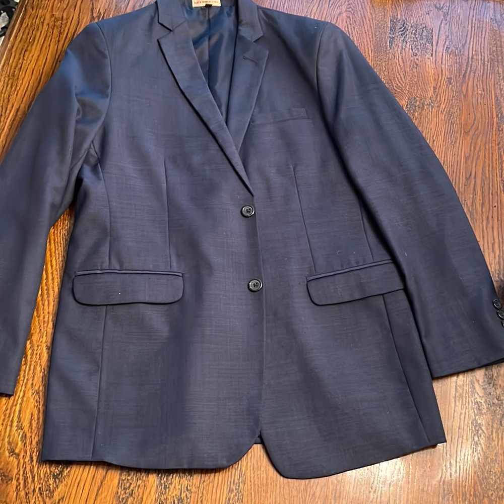 Class Club Gold label juniors size 20 navy suit, 2 button jacket, like new